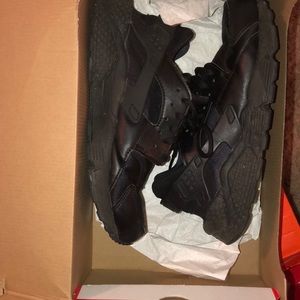 Nike women’s Huaraches